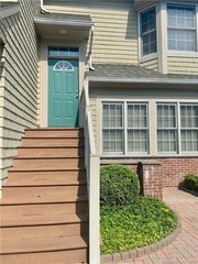 81 Locust Ave #324, New Canaan, CT 06840