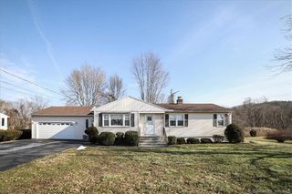 7 Curtis Ct, North Haven, CT 06473