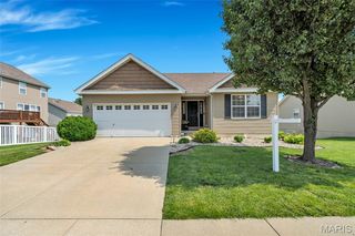 811 Foxglove Dr, Waterloo, IL 62298