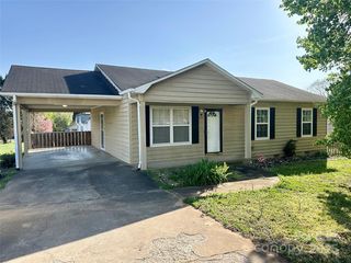 3201 Smokey Ln, Lenoir, NC 28645