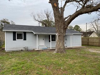 203 S Fig St, Sweeny, TX 77480