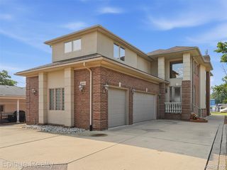32354 N  River Rd, Harrison Township, MI 48045