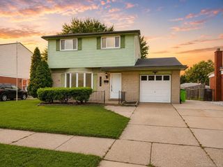 30605 Hennigan St, Roseville, MI 48066