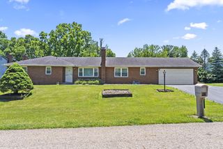 5875 Meadow Ridge Ct, Grove City, OH 43123