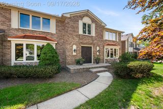 36233 Trenton Ct, Farmington Hills, MI 48335