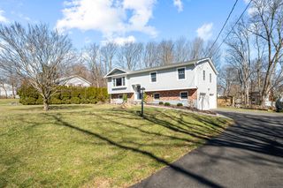 1 Robinhood Road, Danbury, CT 06811