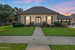 124 Diamond Creek Dr, Broussard, LA 70518
