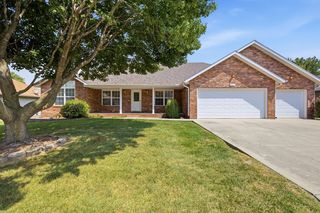 1611 E Barnes Street, Ozark, MO 65721
