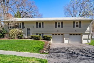 31 Pine Tree Dr, Worcester, MA 01609