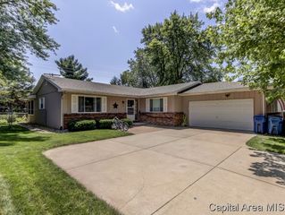 72 Mesa Rd, Springfield, IL 62702