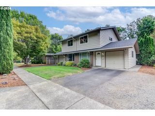 7660 SW Bel Aire Dr, Beaverton, OR 97008