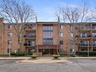714 Walnut Dr #405, Darien, IL 60561