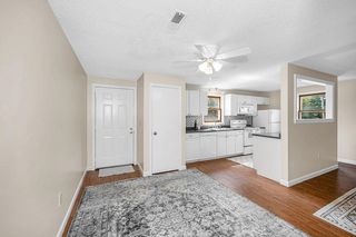 614 Elmwood Dr, Hudson, NH 03051