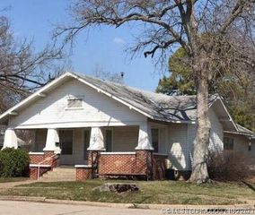 823 E  9th St, Pawhuska, OK 74056