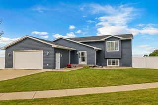 2020 S  Lawson St, Aberdeen, SD 57401