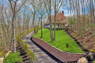 1 Jefferson Landing Cir, Pt Jefferson, NY 11777