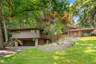 2661 Perry Dr NW, Canton, OH 44708