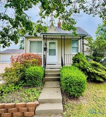 5609 Camberley Dr, Toledo, OH 43615