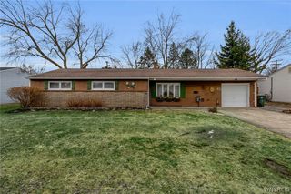 30 Bonita Dr, Depew, NY 14043