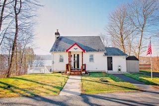 6 Lakeview Ter, Byram Township, NJ 07874