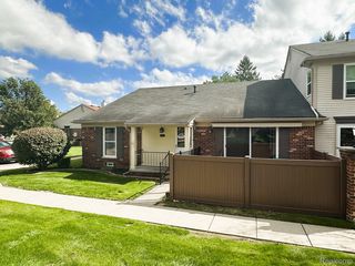 41150 Southwind Dr #16, Canton, MI 48188