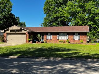 221 N  Anthony St, Muskogee, OK 74403