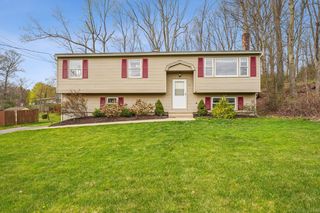 33 Summerwood Drive, Wallingford, CT 06492