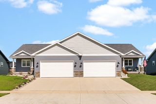 642 Locust Ln, Evansville, WI 53536
