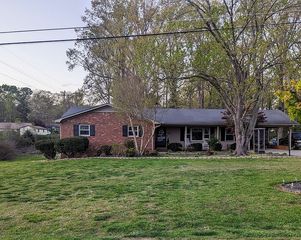 395 Clearview Dr, Asheboro, NC 27205