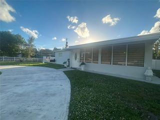 17080 NE 1st Ave, North Miami Beach, FL 33162