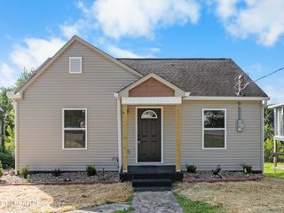 609 Rose Hill Dr, La Follette, TN 37766