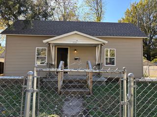 1010 W  Scott St, Springfield, MO 65802