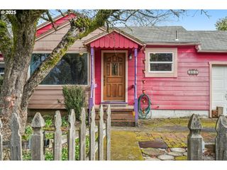 5417 SE Flavel Dr, Portland, OR 97206