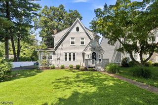 8 S Oak Ct, Madison, NJ 07940