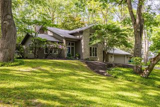 16 Great Oak Ln, Pittsford, NY 14534