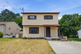 968 Parallel St, Fenton, MI 48430