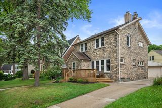 1512 E  Olive St, Shorewood, WI 53211