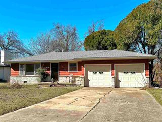 1504 Monument Rd, Ponca City, OK 74604