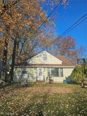 33617 Kenilworth Rd, Eastlake, OH 44095