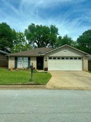 1240 Brandywine Dr, Longview, TX 75601