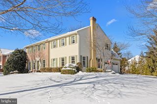112 Greenbriar Ln, Newtown, PA 18940