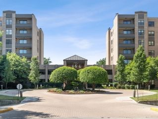 4545 W Touhy Ave #306, Lincolnwood, IL 60712