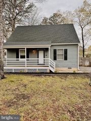6 Courtside Ln, Ashland, VA 23005