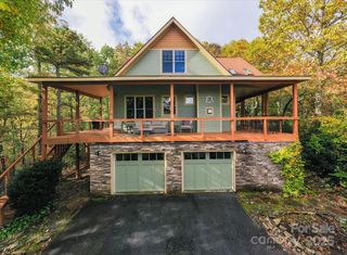 94 Davey Crockett Rd, Fairview, NC 28730