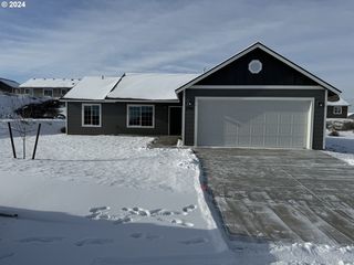 2744 Lark Rd, Umatilla, OR 97882