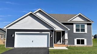 1662 Shasta Dr, Shakopee, MN 55379