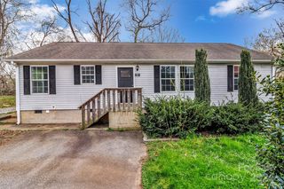 18 Clemson Ct, Asheville, NC 28806