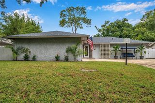 17618 Meadowbridge Dr, Lutz, FL 33549