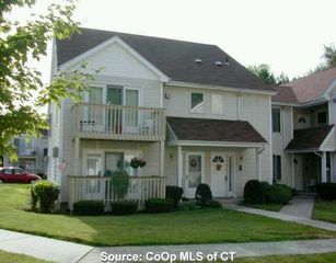 72 Millbrook Court #72, Newington, CT 06111