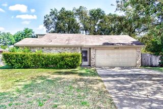 2915 Forestwood Dr, Bryan, TX 77801